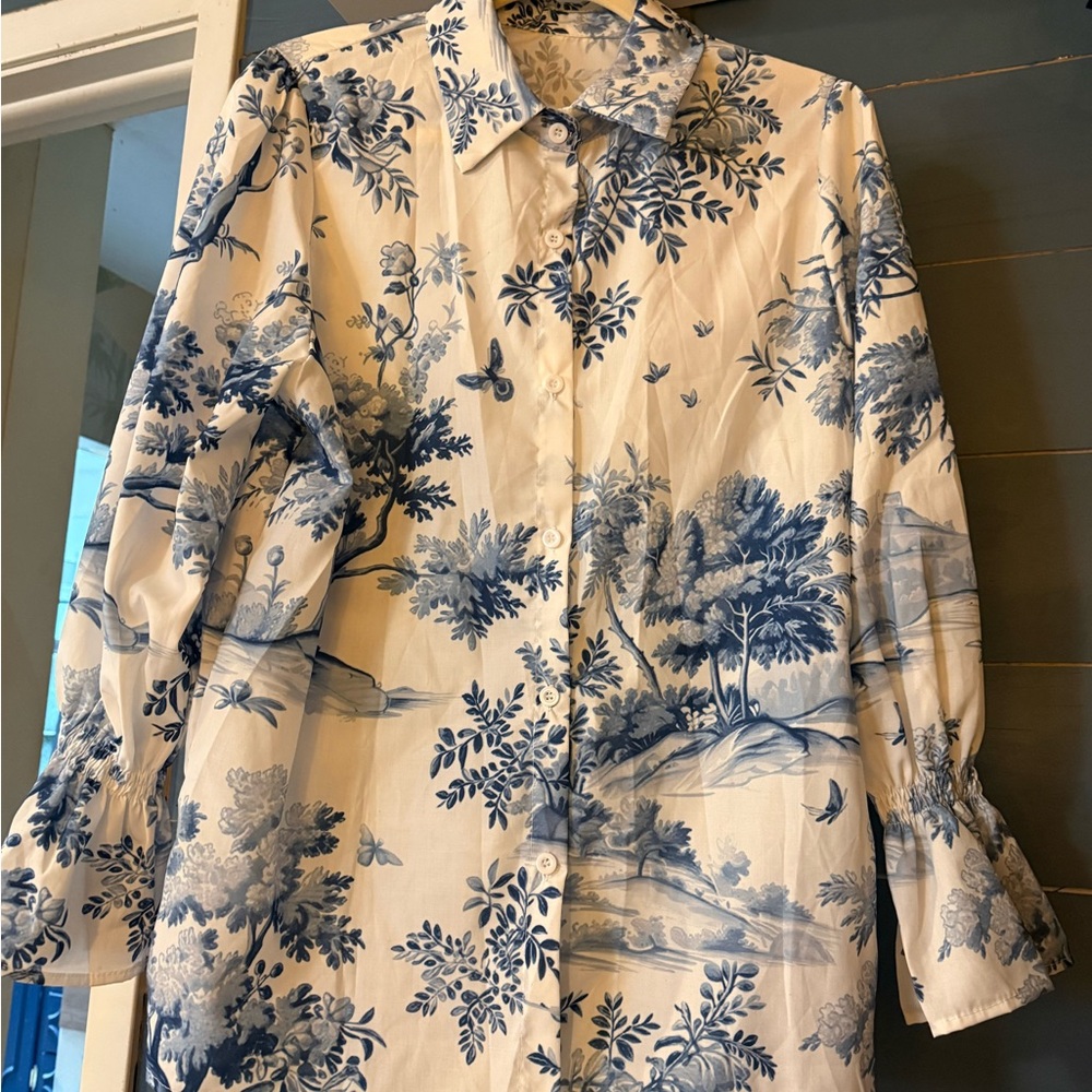 Blue & White Toile Button-Front Blouse by